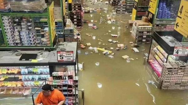 三家奥克兰超市因暴雨而关闭，食品公司敦促顾客只买他们需要的东西
