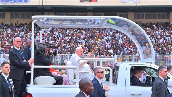 教皇弗朗西斯敦促非洲年轻人避免腐败和种族竞争